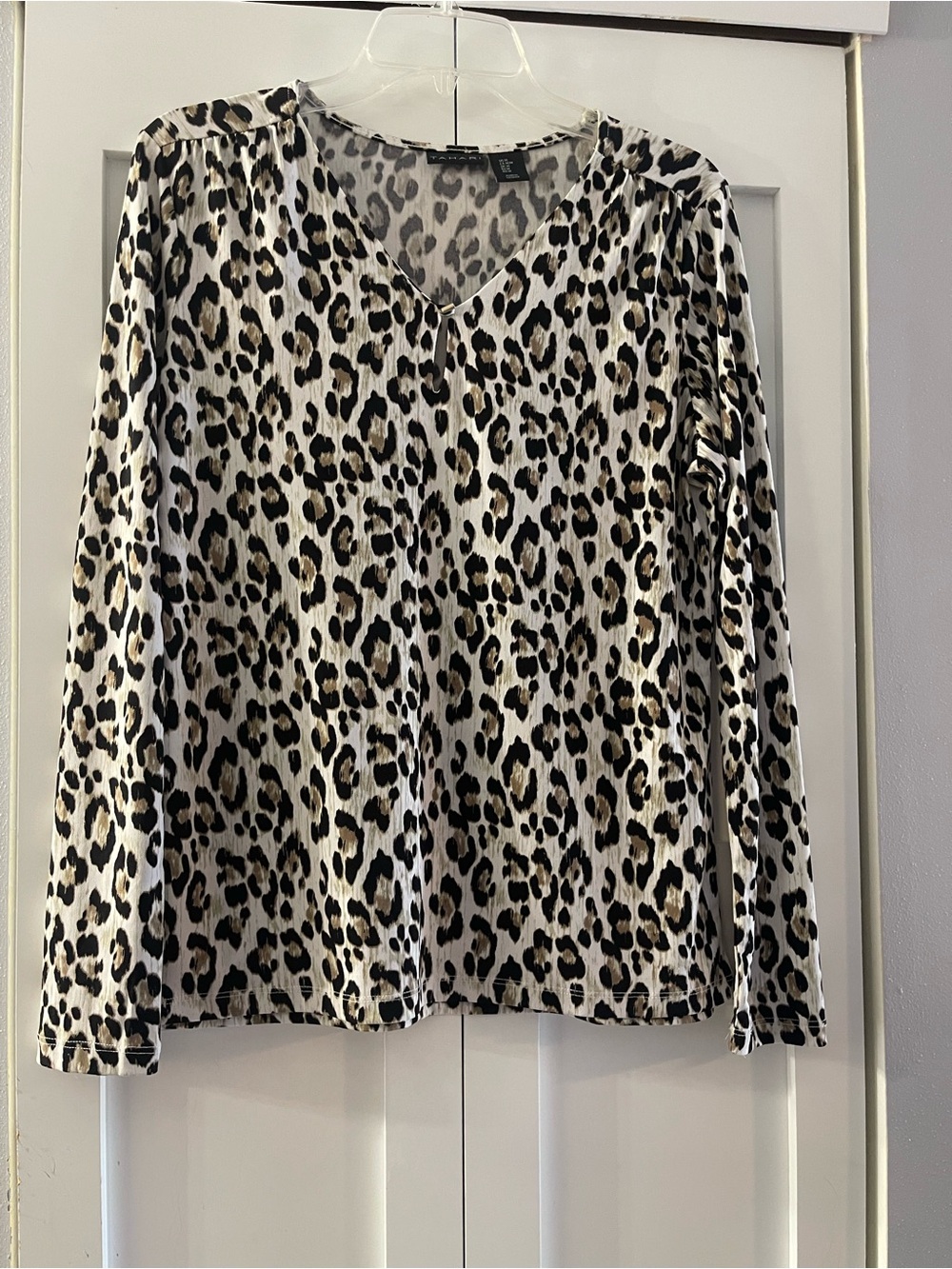 Tahari Cream Leopard Print V-Neck Long Sleeve Top